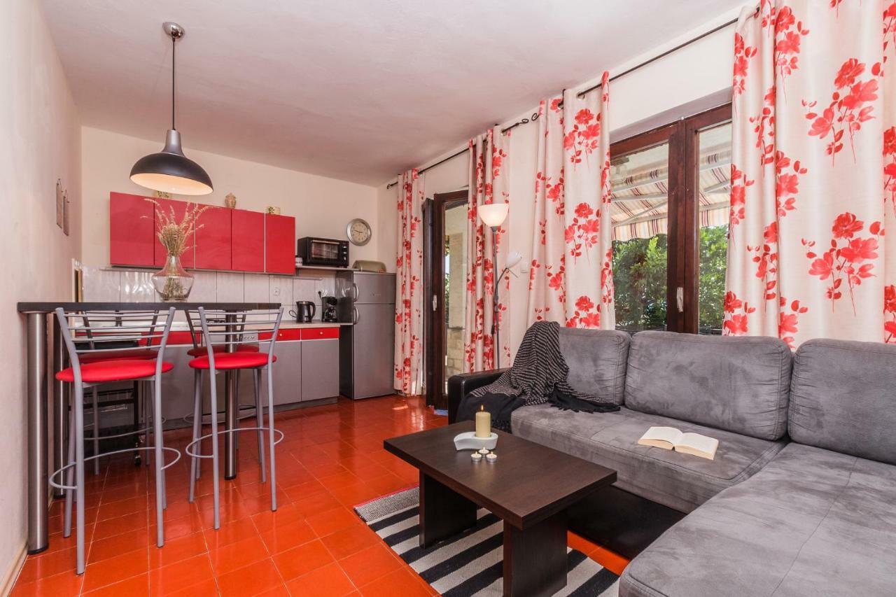 Apartments Ivana Драмал Екстериор снимка